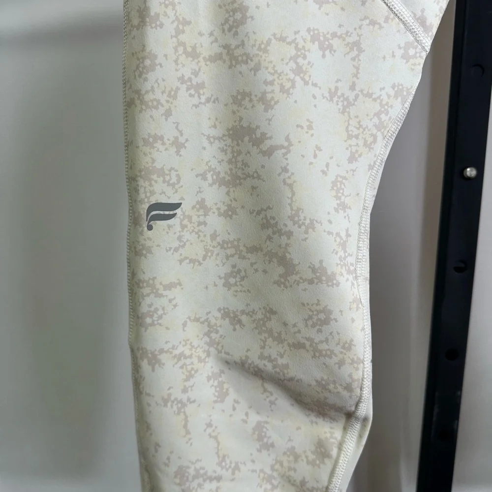 NWT Fabletics Women's Define High-Waisted Legging in Soft White Camo Sz XXL